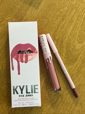 Kylie Matte Liquid Lipstick & Liner - Posie K (100)